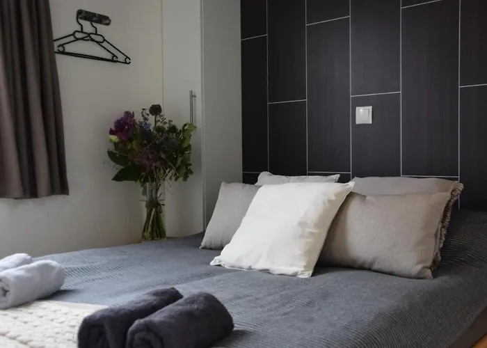 30 # Hygiene # Airport Eindhoven # Airco # Bosrijk # Hiking & Biking # Efteling # Safaripark Σαλέ