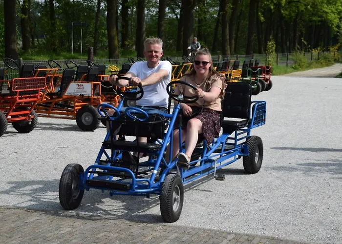 シャレー 30 # Hygiene # Airport Eindhoven # Airco # Bosrijk # Hiking & Biking # Efteling # Safaripark *