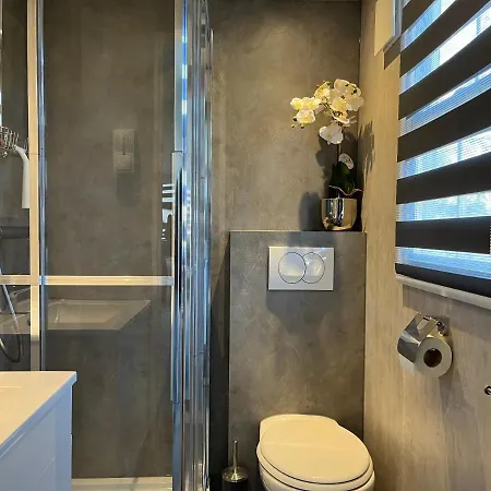 30, #hygiene #airport Eindhoven #airco #bosrijk #hiking & Biking #efteling #safaripark * أويسترفايك